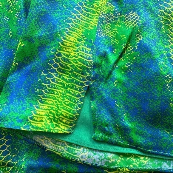 L’agence Kylee Racerback Tank 100% Silk Amazon Viper Print. - Picture 7 of 9